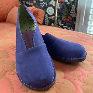Gudrun Sjoden Purple slip in shoes. Size 11.